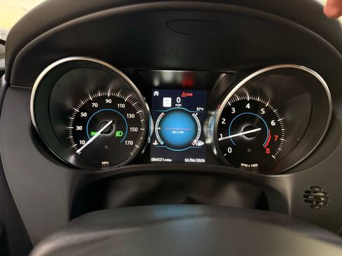 Used 2020 Jaguar F-PACE Premium image 22