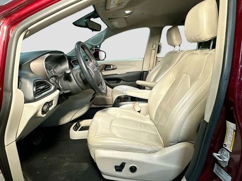 Used 2017 Chrysler Pacifica Touring-L image 21