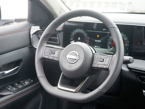 Used 2025 Nissan Kicks SR AWD/4WD image 22