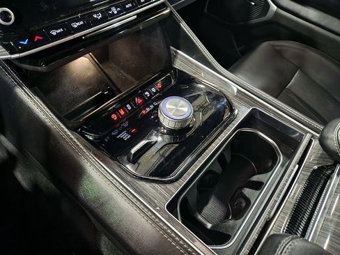 Used 2022 Jeep Wagoneer Series II w/ Premium Group I image 39