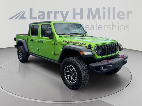 Used 2025 Jeep Gladiator Rubicon w/ Convenience Group AWD/4WD image 4