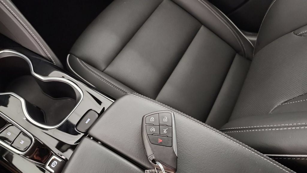 Used 2023 Buick Envision Essence FWD image 19