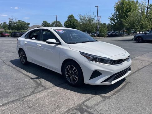 Used 2024 Kia Forte LXS w/ LXS Technology Package FWD image 8