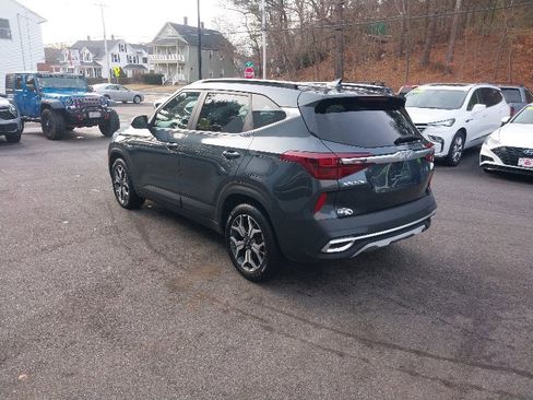 Used 2022 Kia Seltos EX image 6