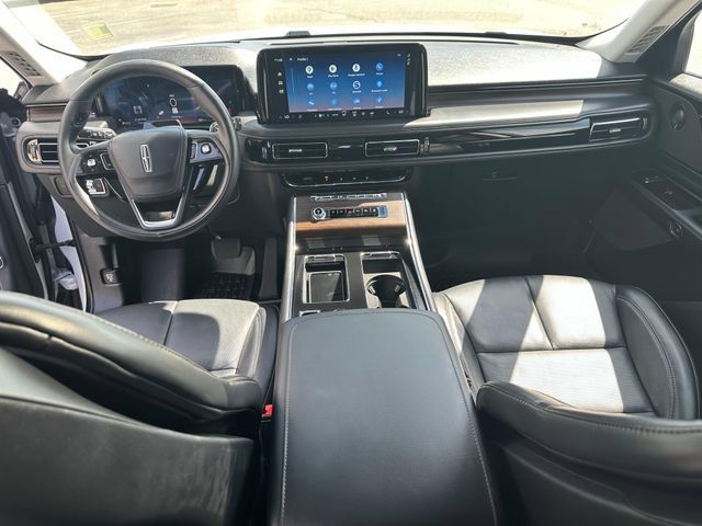 Used 2025 Lincoln Aviator Reserve AWD/4WD image 23