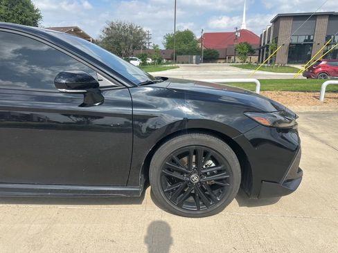 Used 2025 Toyota Camry SE w/ Convenience Package FWD image 11