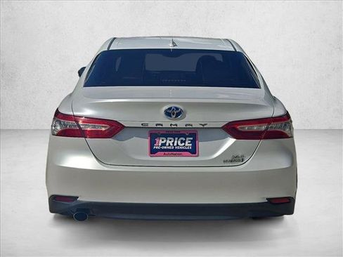 Used 2019 Toyota Camry XLE FWD image 7