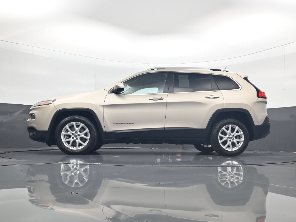Used 2015 Jeep Cherokee Latitude w/ Comfort/Convenience Group FWD image 29