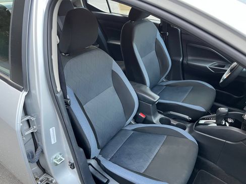 Used 2025 Nissan Versa SV FWD image 34