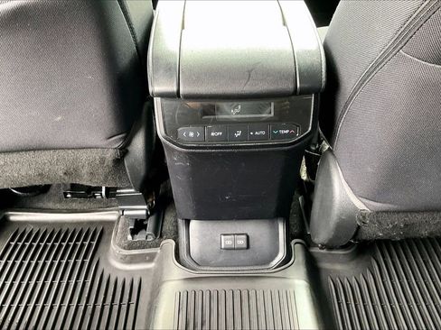 Used 2023 Toyota Highlander L image 15