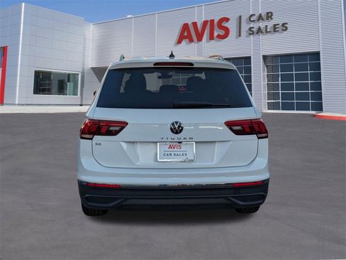 Used 2024 Volkswagen Tiguan SE image 7