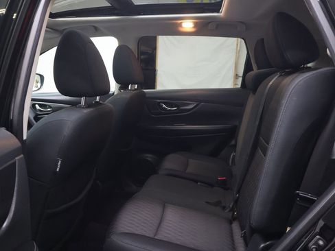 Used 2017 Nissan Rogue SV AWD/4WD image 15