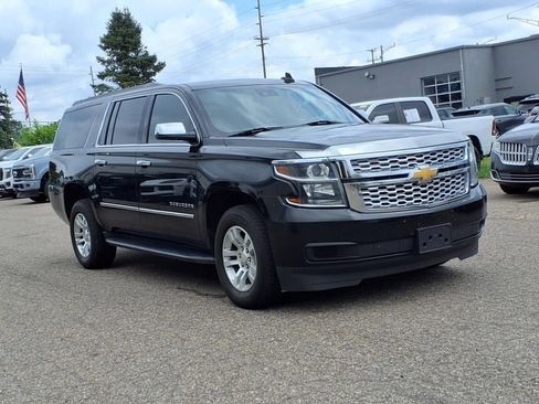 Used 2019 Chevrolet Suburban LT image 7