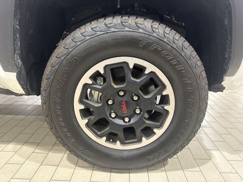 Certified 2025 Toyota Tacoma TRD Off-Road AWD/4WD image 45
