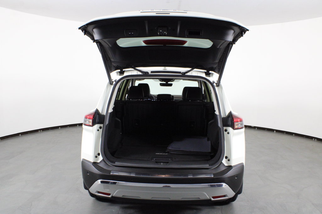 Certified 2023 Nissan Rogue Platinum FWD image 17