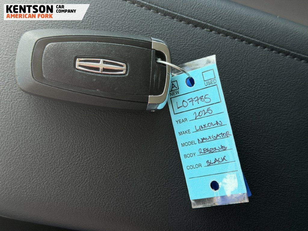 Used 2025 Lincoln Navigator Reserve AWD/4WD image 38
