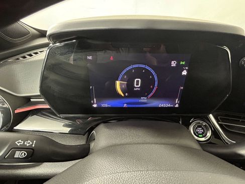 Used 2025 Chevrolet Trax RS w/ Sunroof Package image 22