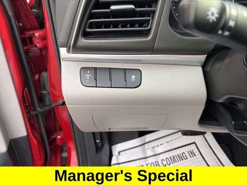 Used 2019 Hyundai Elantra SE image 19