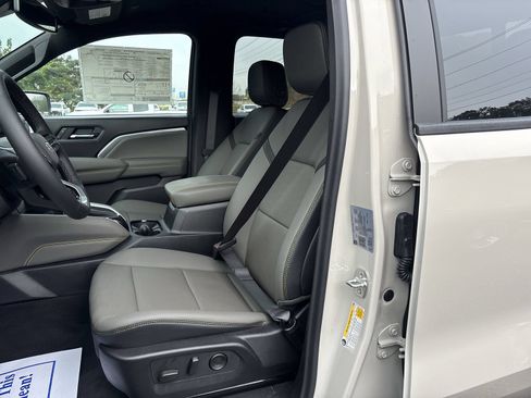 New 2026 Chevrolet Colorado ZR2 w/ Technology Package AWD/4WD image 14