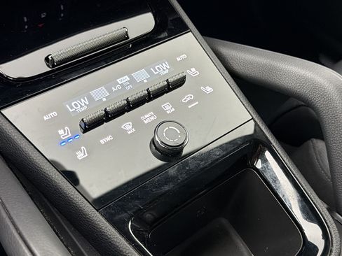 Certified 2024 Porsche Cayenne AWD/4WD image 17