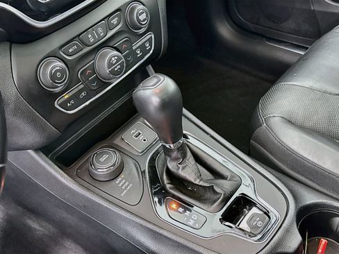 Used 2020 Jeep Cherokee Limited AWD/4WD image 17