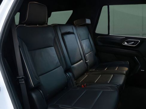 Used 2024 GMC Yukon SLT AWD/4WD image 15