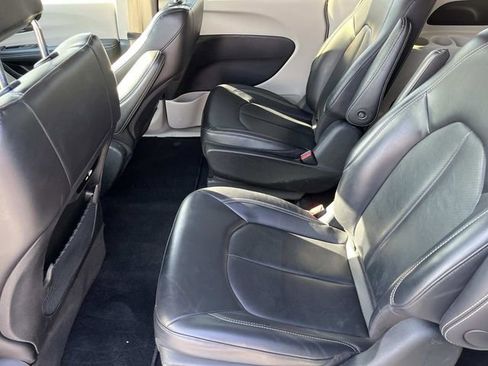 Used 2024 Chrysler Pacifica Limited FWD image 20