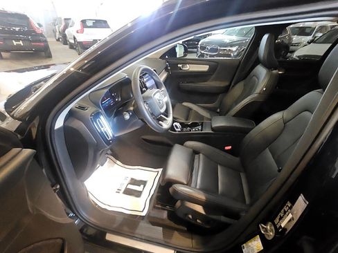 Certified 2024 Volvo XC40 B5 Plus image 18