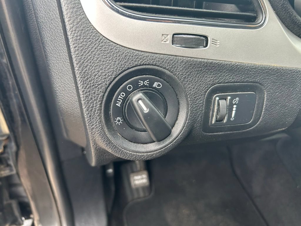 Used 2018 Dodge Journey SE w/ Blacktop Package FWD image 19