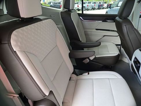 Used 2024 GMC Acadia Denali image 28