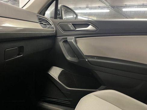 Used 2020 Volkswagen Tiguan SE w/ Panoramic Sunroof Package AWD/4WD image 31