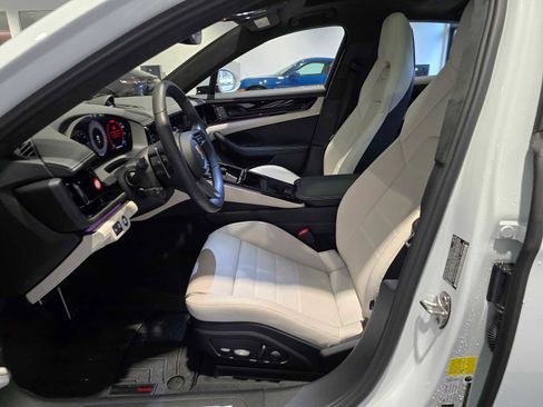 Used 2025 Porsche Panamera GTS image 32
