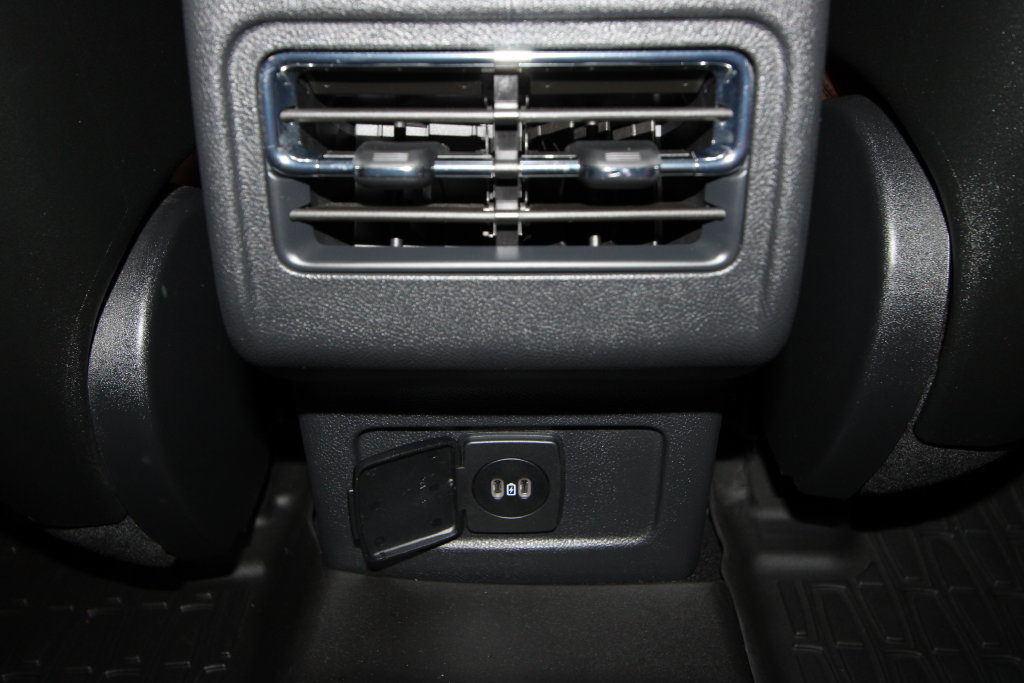 Used 2025 Lincoln Corsair Grand Touring w/ Towing Package AWD/4WD image 30