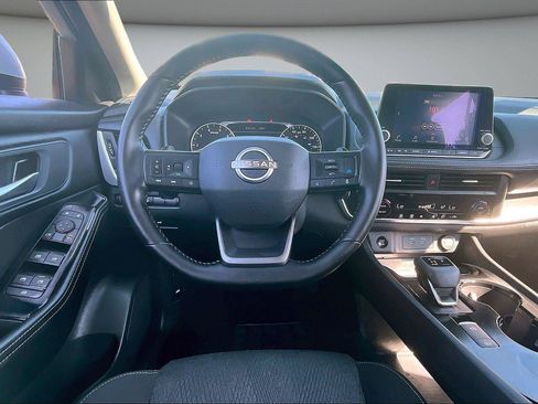 Used 2025 Nissan Rogue SV AWD/4WD image 8