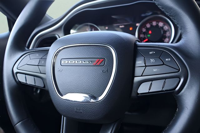 Used 2019 Dodge Challenger SXT RWD image 18