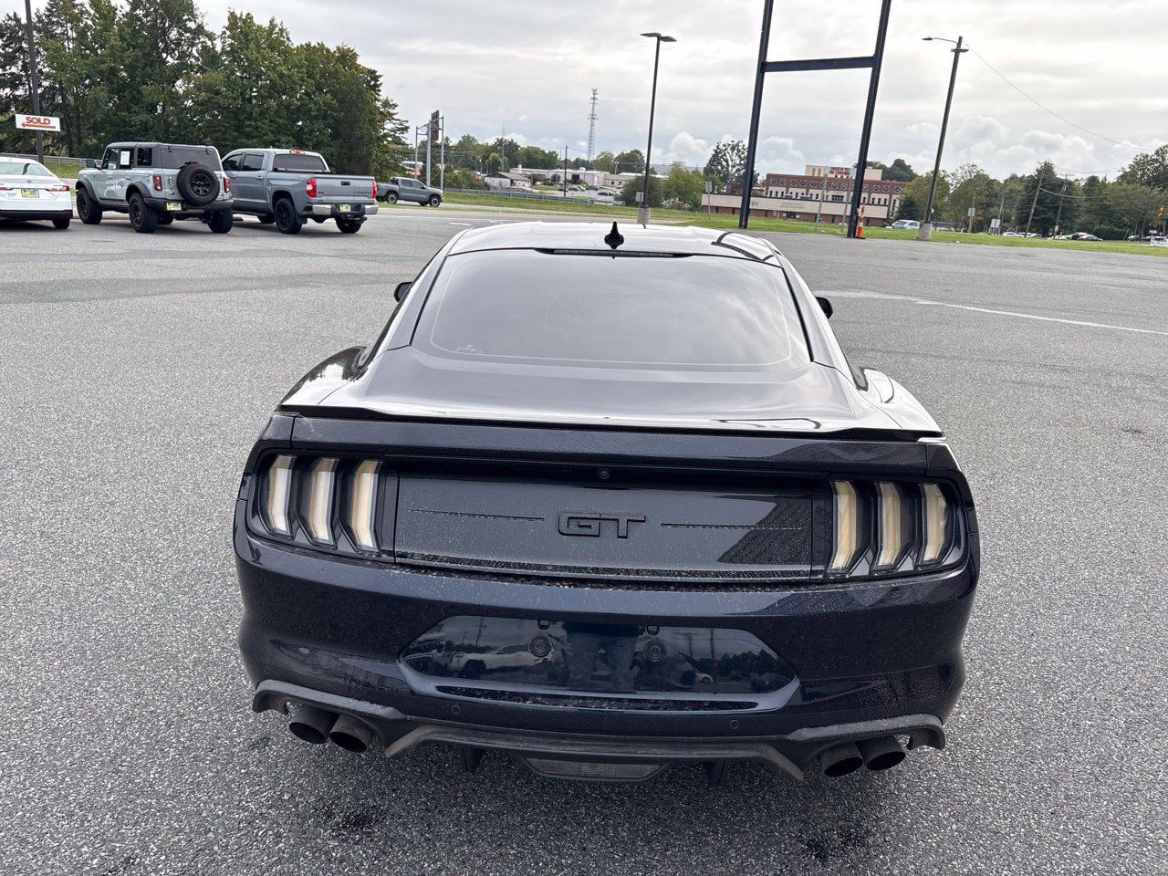 Used 2022 Ford Mustang GT Premium w/ Equipment Group 401A RWD image 8