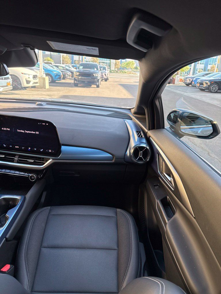 Used 2024 Chevrolet Equinox EV LT w/ LPO, Blackout Package FWD image 33