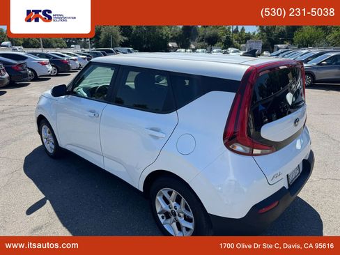 Used 2021 Kia Soul S FWD image 3