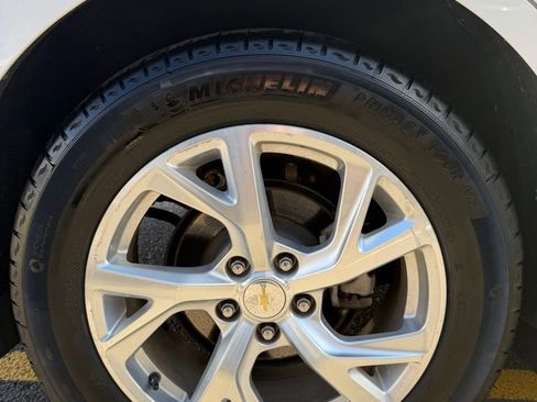 Used 2021 Chevrolet Equinox Premier AWD/4WD image 16