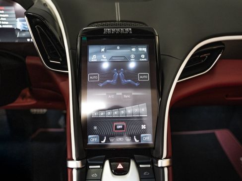 Used 2026 Ferrari Roma Spider RWD image 41