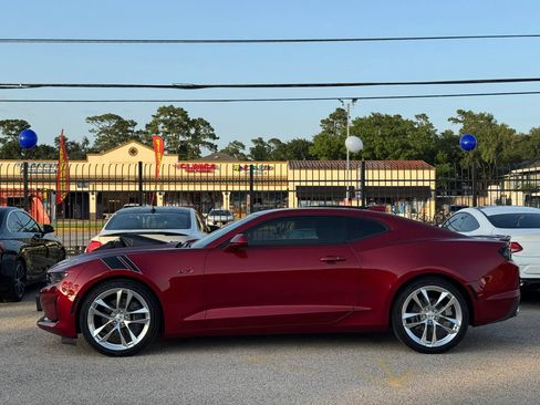 Used 2021 Chevrolet Camaro LT w/ Wild Cherry Design Package 1 RWD image 11