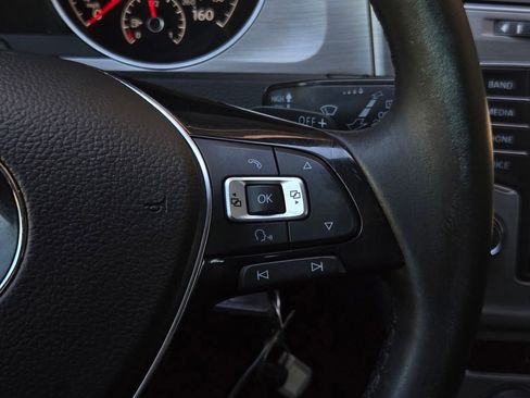 Used 2017 Volkswagen Golf S image 20