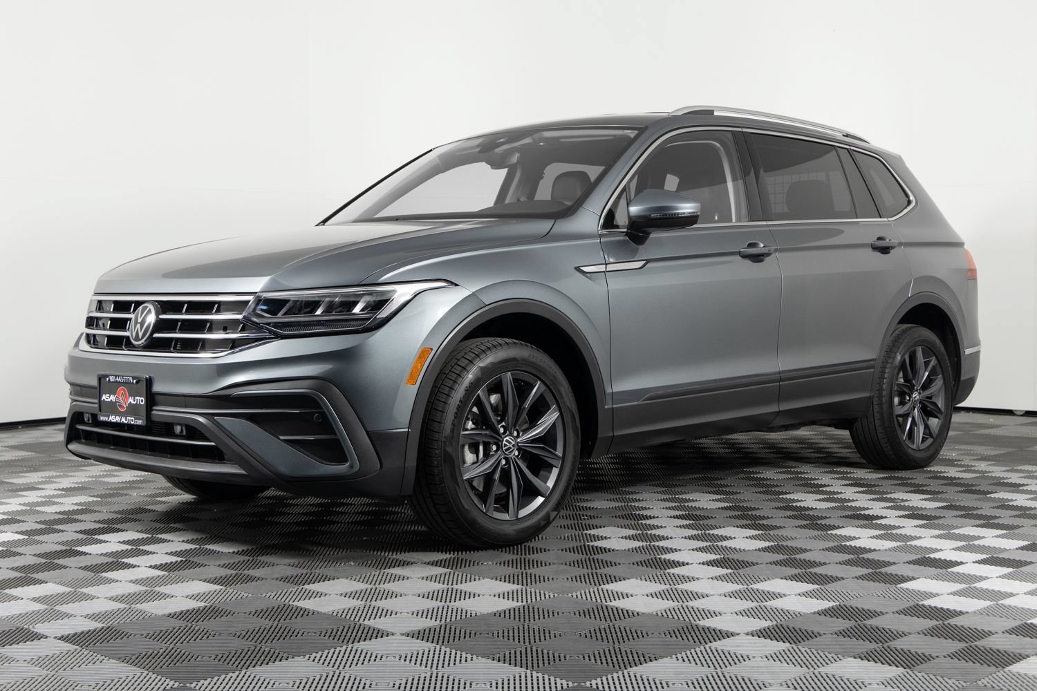 Used 2022 Volkswagen Tiguan SE AWD/4WD image 1