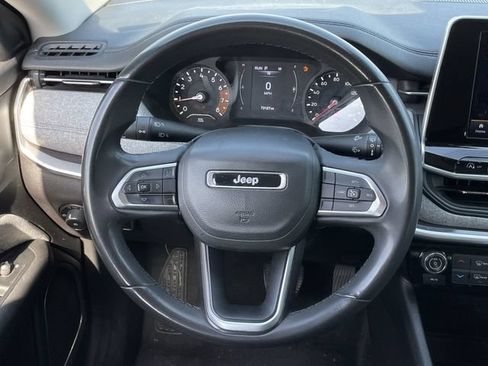 Used 2022 Jeep Compass Latitude FWD image 12