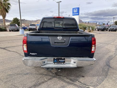 Used 2019 Nissan Frontier SV image 6