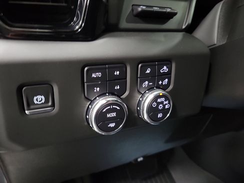 Used 2025 GMC Sierra 1500 AT4 w/ AT4 Premium Package image 13