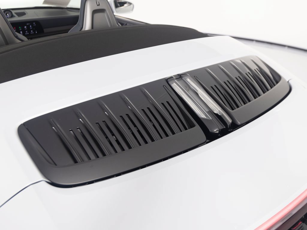 Certified 2025 Porsche 911 Carrera GTS RWD image 46