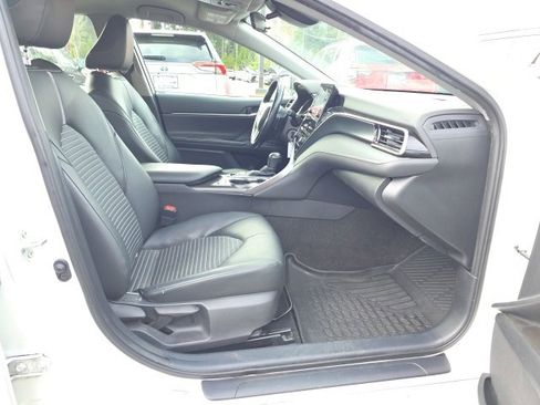 Used 2021 Toyota Camry SE w/ Cold Weather Package image 20