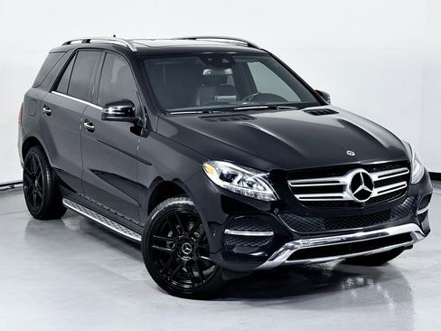 Used 2019 Mercedes-Benz GLE 400 GLE400 4MATIC w/ Premium 1 Package image 3