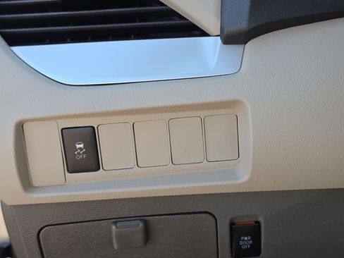 Used 2018 Toyota Sienna LE FWD image 26